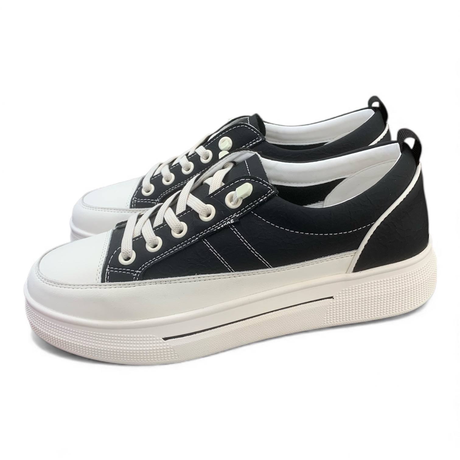 簡約百搭休閒鞋