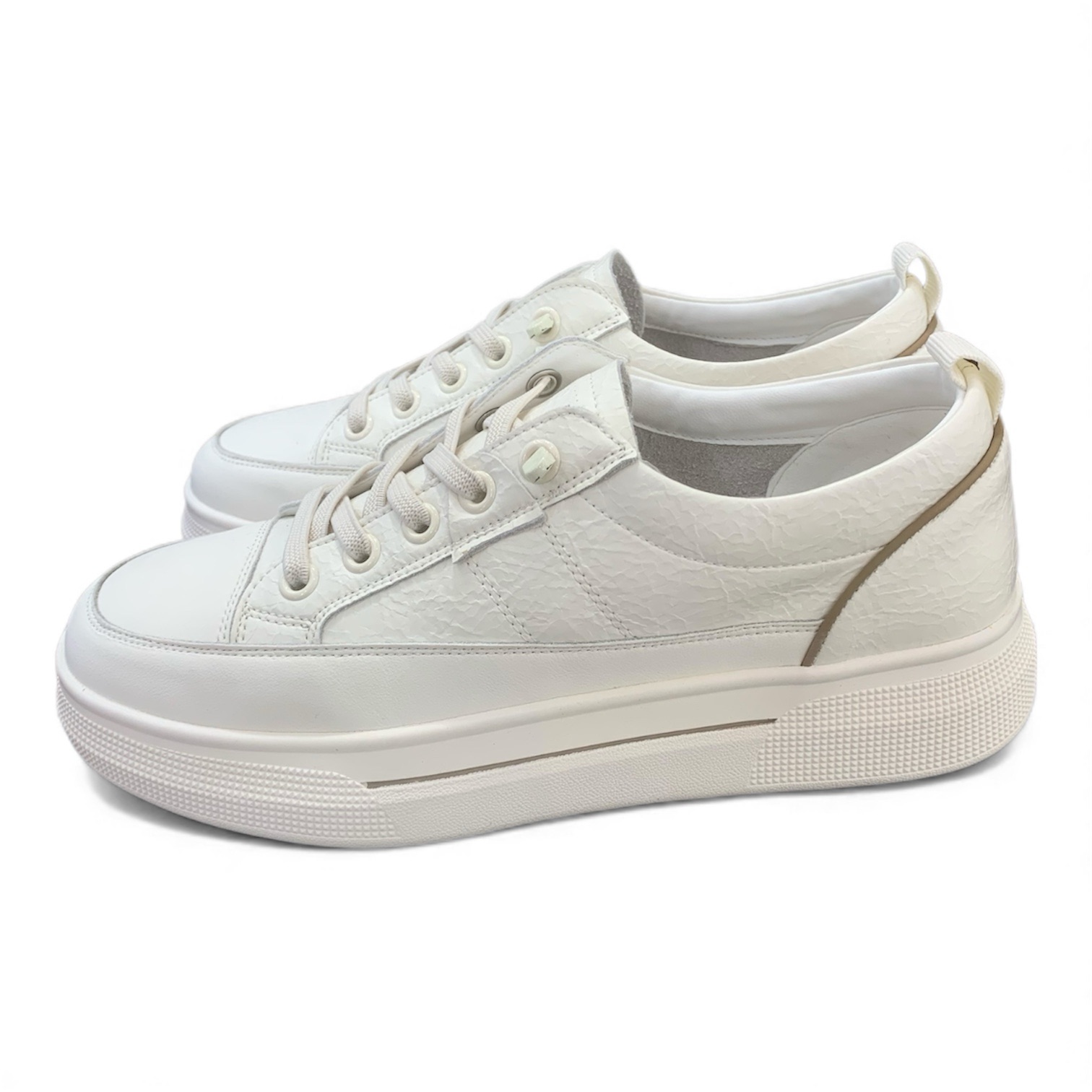 簡約百搭休閒鞋