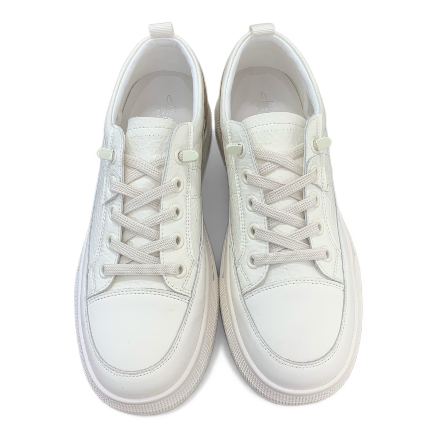 簡約百搭休閒鞋